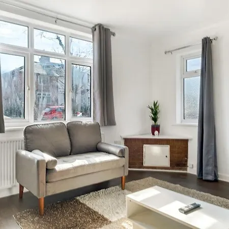 Comfy Home-Vimy Road-3